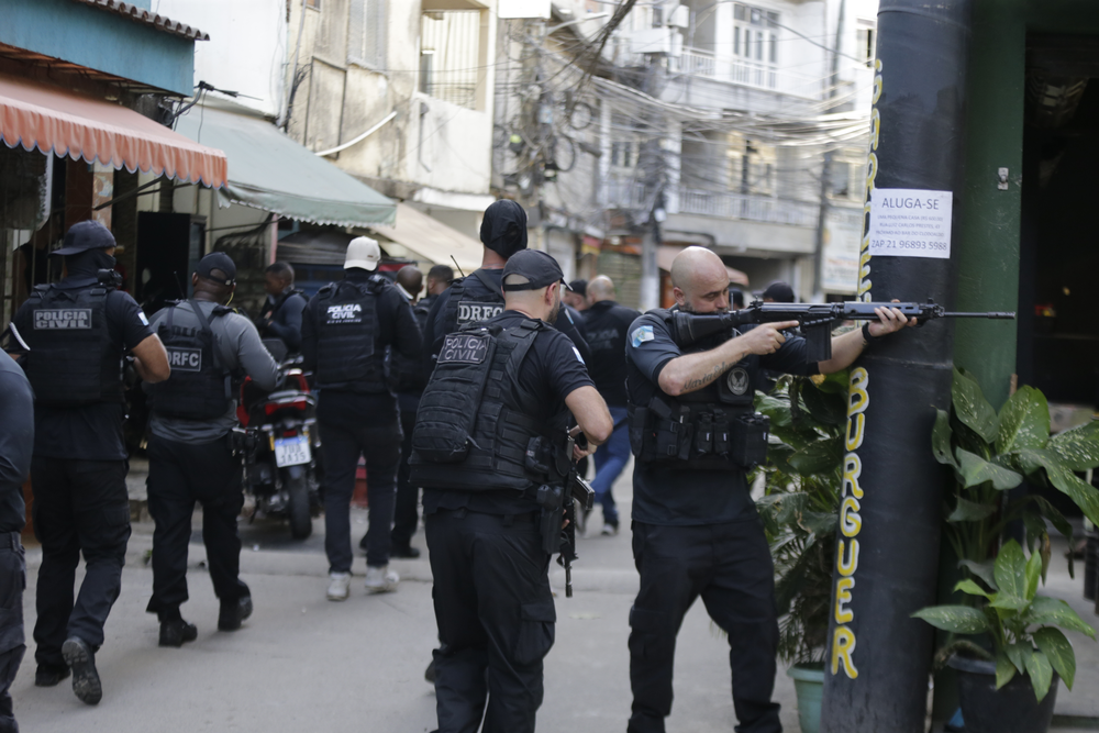Policial da Core é morto durante operação na Cidade de Deus; Linha ...