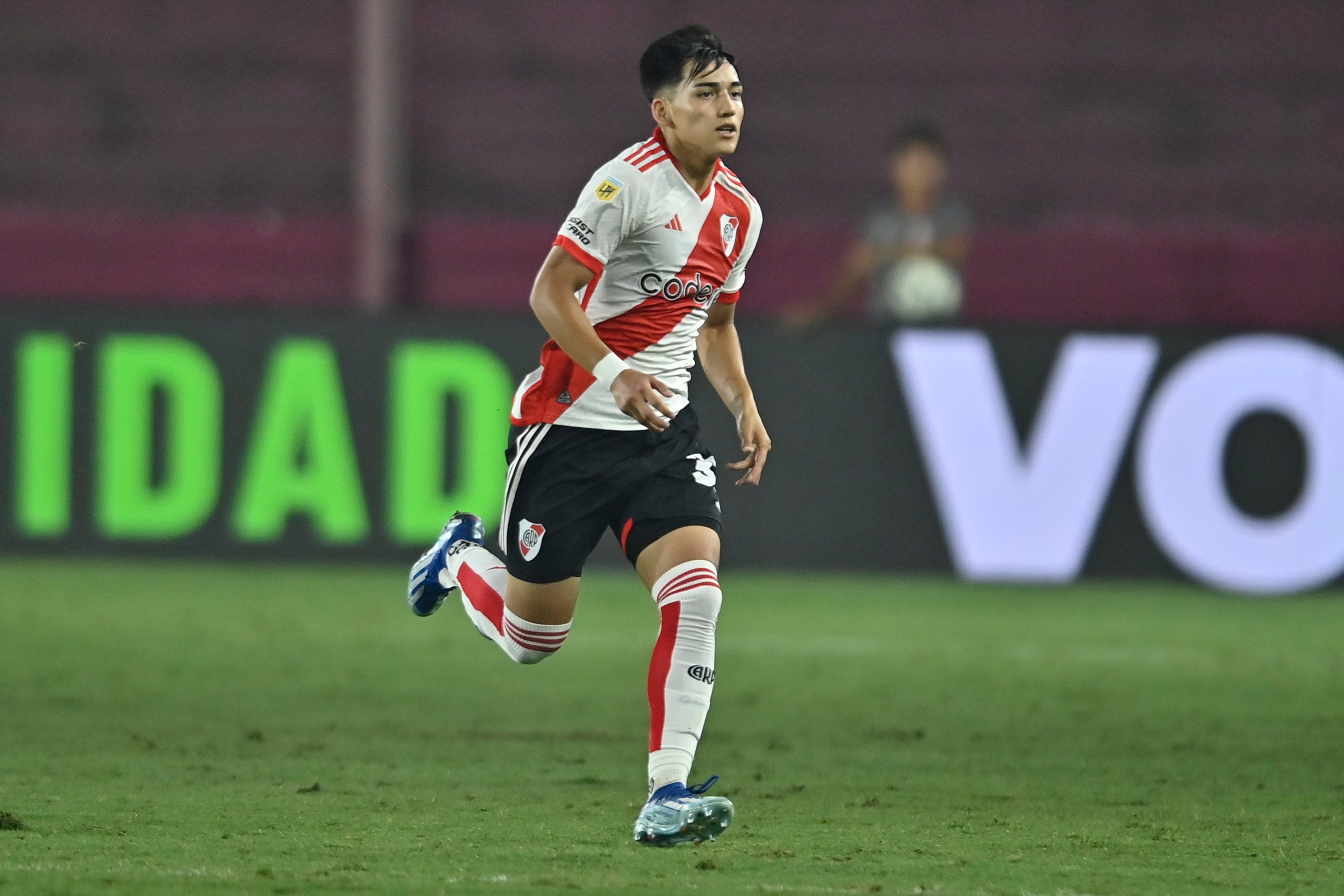 Barcelona monitora atacante Ian Subiabre, joia de R$ 159 milhões do River Plate