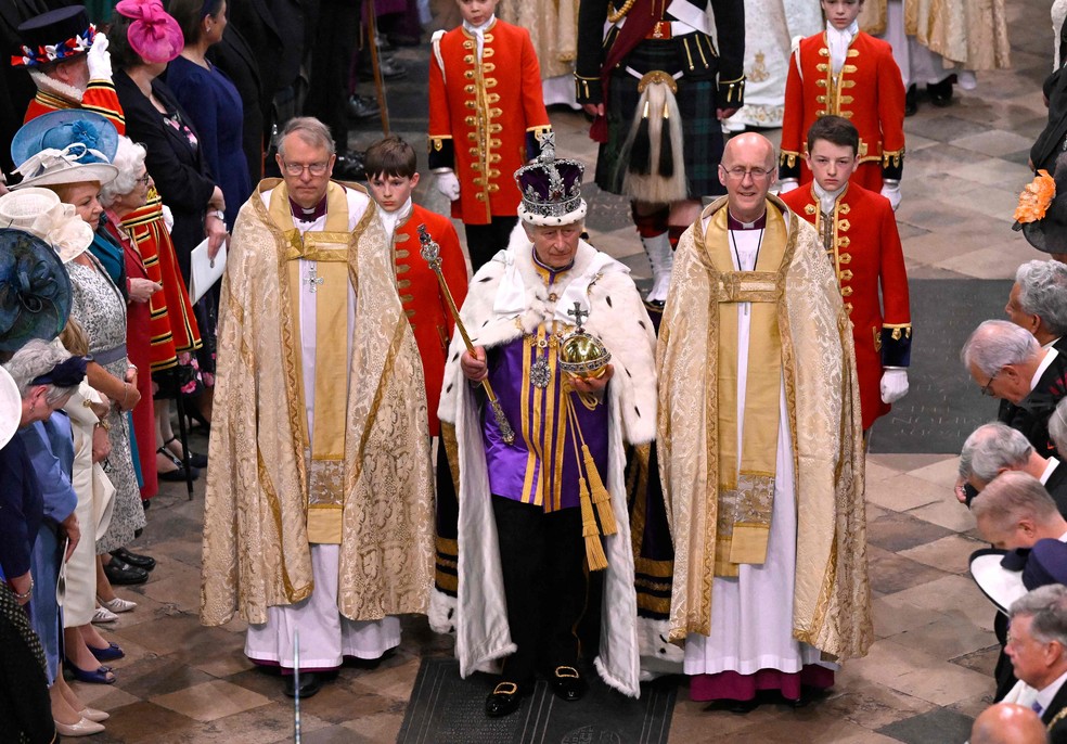 Rei Charles III durante cerimônia de coroação na Abadia de Westminster, em Londres — Foto: Gareth Cattermole / POOL / AFP