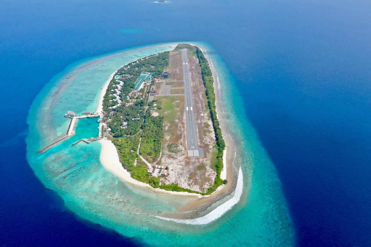 O Aeroporto de Ifuru, no Atol Raa, nas Ilas MaldivasReprodução