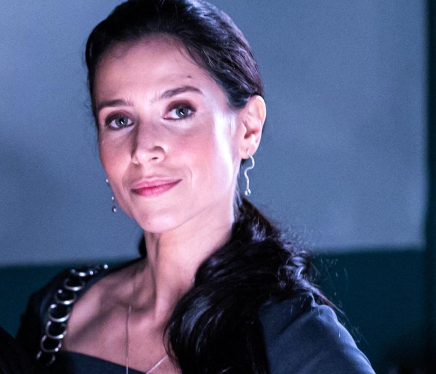 Após férias na Coreia do Sul, Mel Lisboa começa ensaios para solo sobre