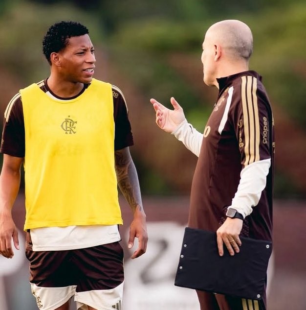 Cruzeiro procura o Flamengo interessado na contratação de Plata