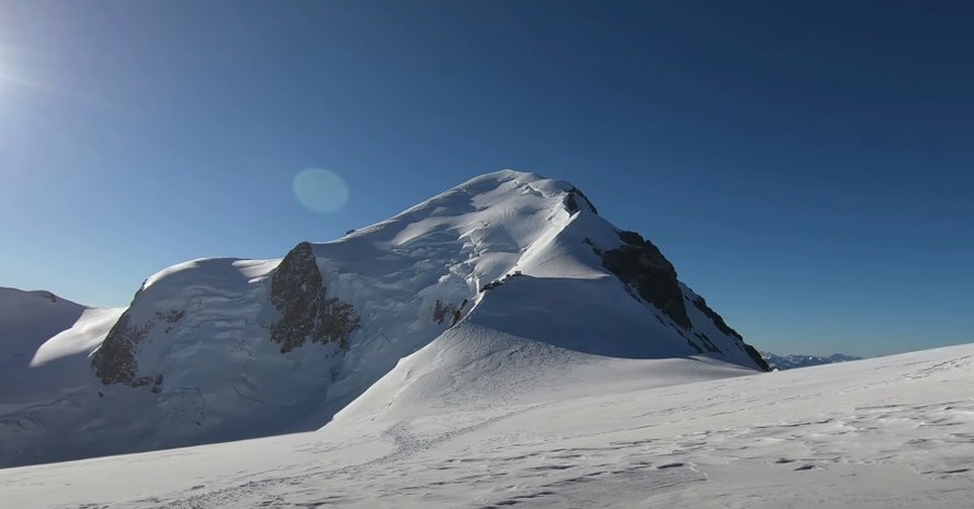 Britânica morreu após ser atingida por avalanche no Mont Blanc, nos alpes franceses