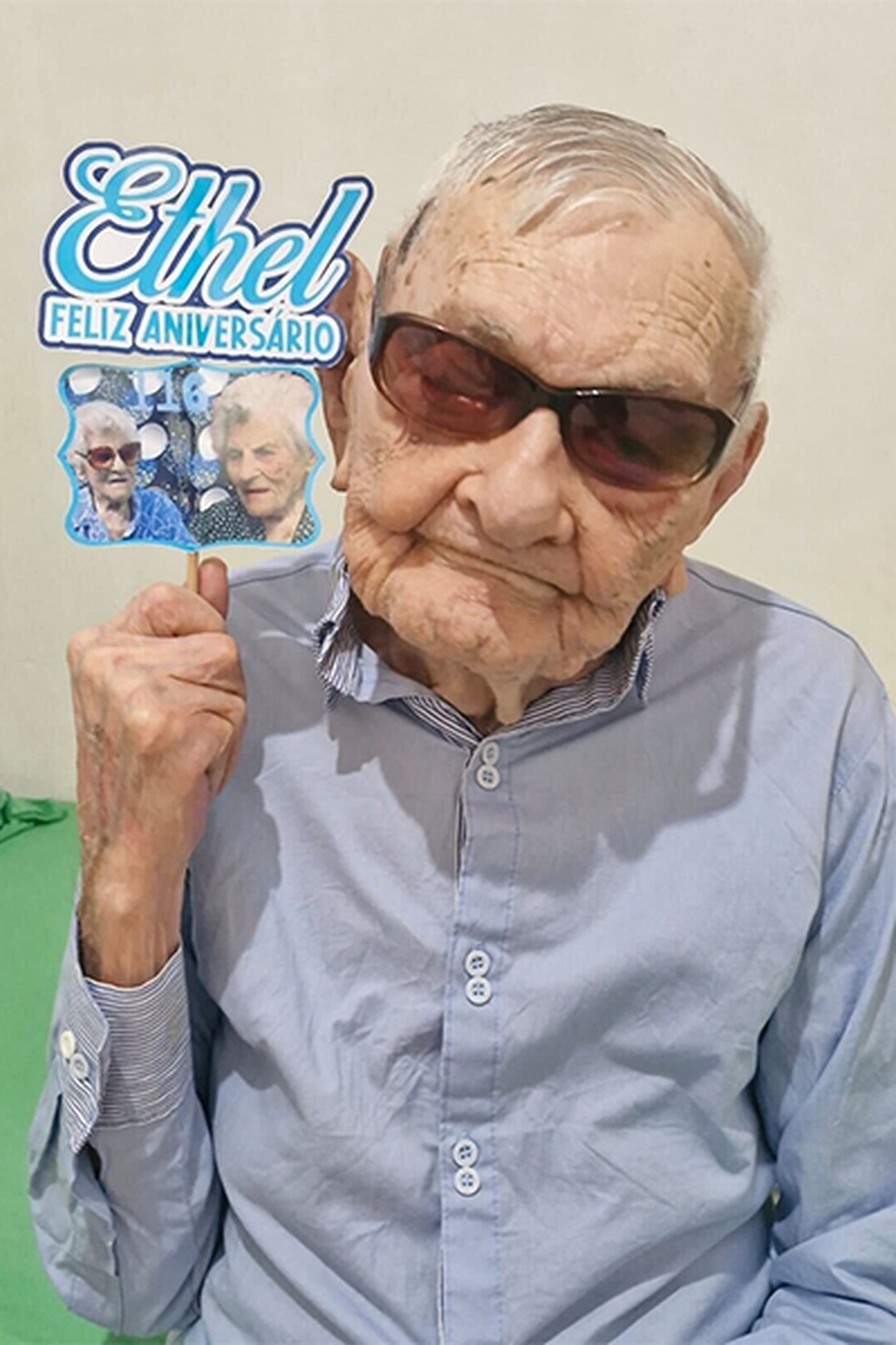 Homem mais velho do mundo deseja feliz aniversário a britânica de 116 anos — Foto: Divulgação Guiness