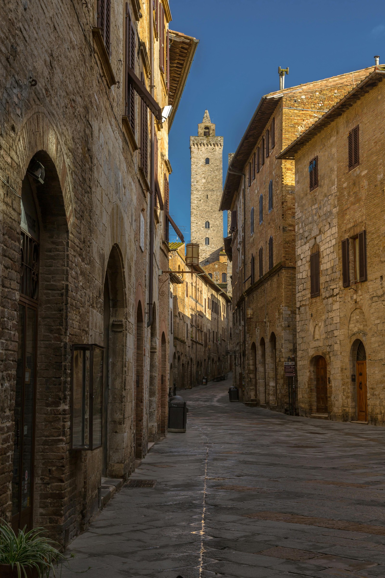 San Gimignano, Itália – Torres medievais preservadas, vinhos locais e ruas históricas da Toscana. — Foto: Pexels