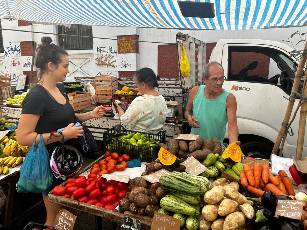 Atriz Catarina Saibro diz que não vê muita diferença entre alimentos orgânicos e não-orgânicos — Foto: Rafaela Gama