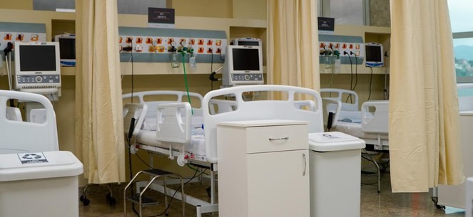 A diferença na qualidade de UTIs nas redes públicas e privadas, segundo 2 mil médicos