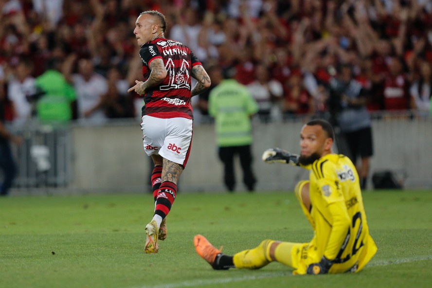 Cebolinha marca para o Flamengo contra o atlético-MG