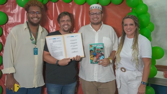 Atacante Paulinho, do Atlético Mineiro, inaugura projeto social em escola municipal de Bangu nesta sexta