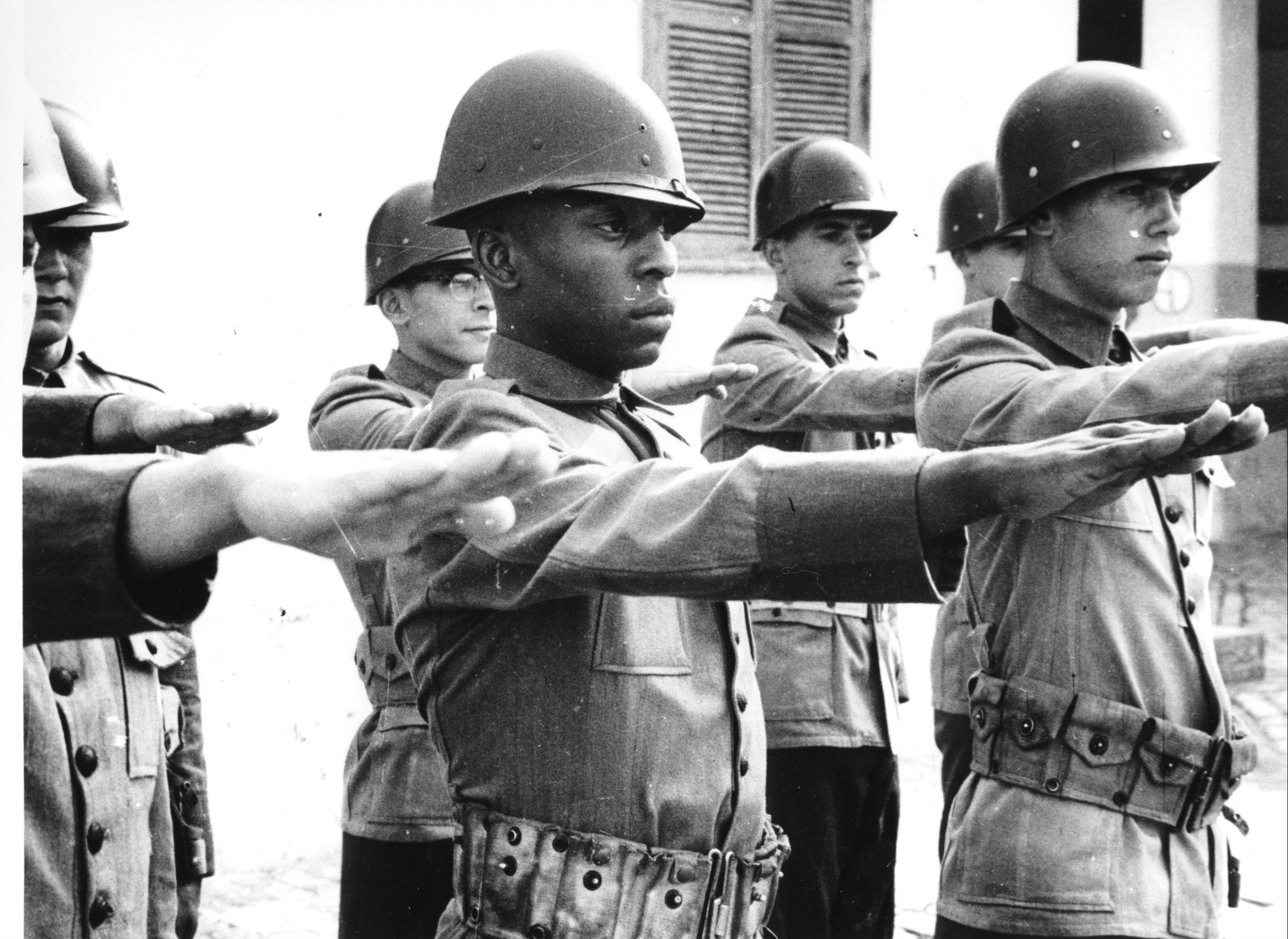 No Exército, onde também jogou futebol — Foto: Acervo Pelé