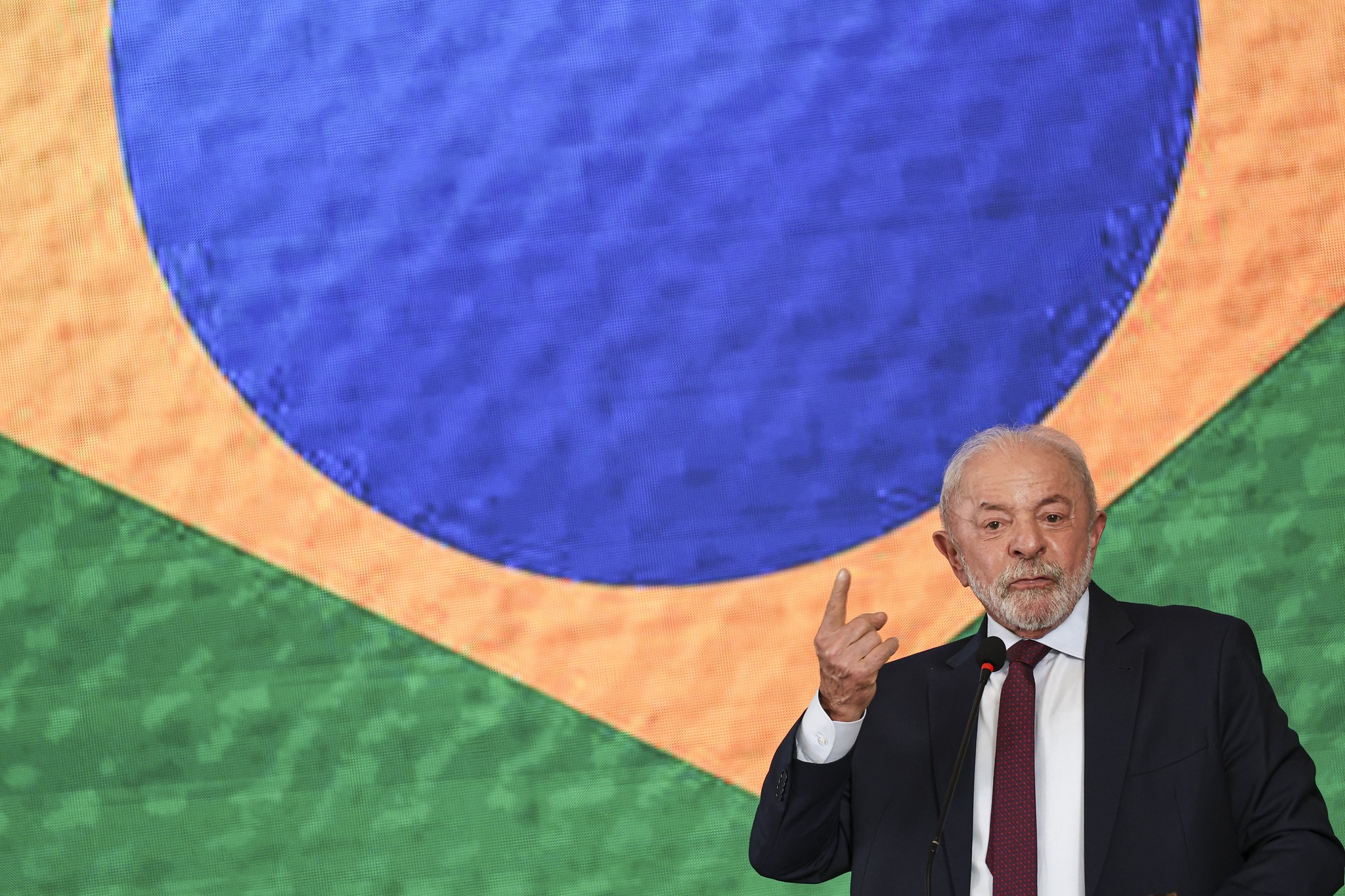 Lula diz que vai ampliar gastos em defesa porque