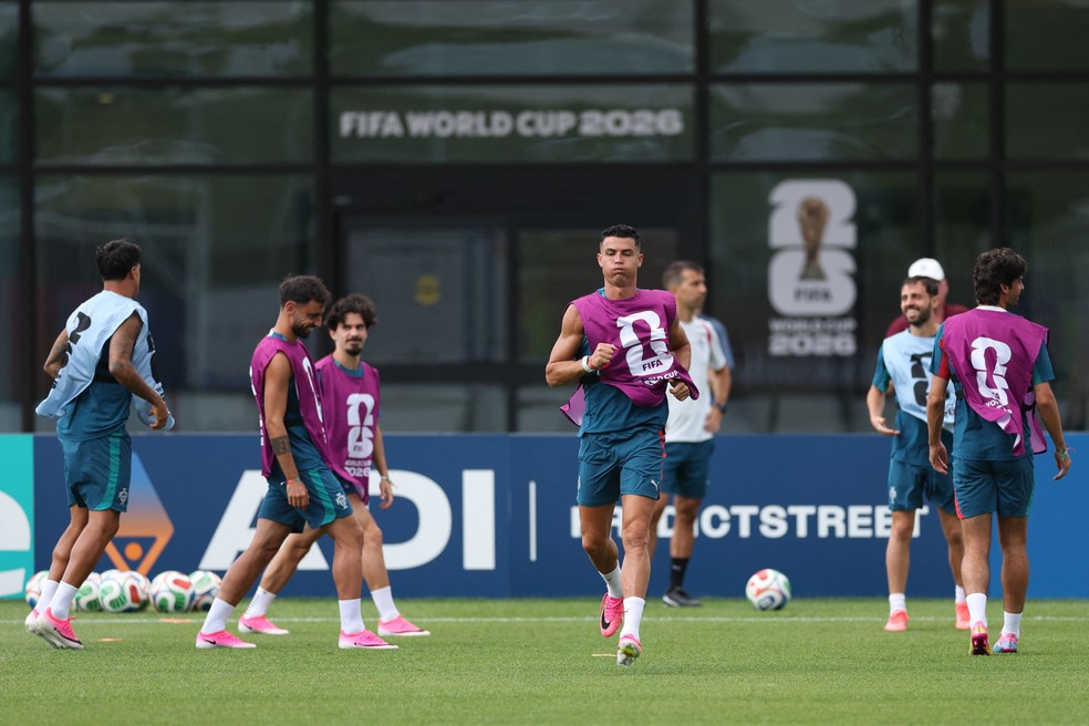 Cristiano Ronaldo no treino de Portugal antes do duelo com a Croácia na Copa do Mundo — Foto: Mark Blinch/Getty Images/AFP