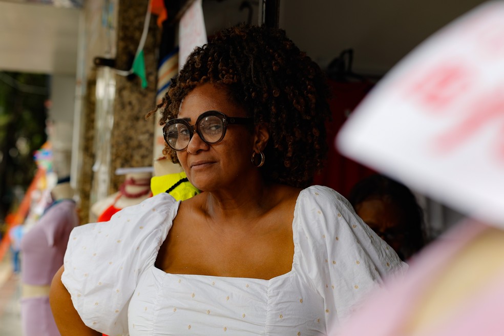Maria Aparecida na loja onde trabalha: convicção em votar nulo — Foto: Rafael Martins