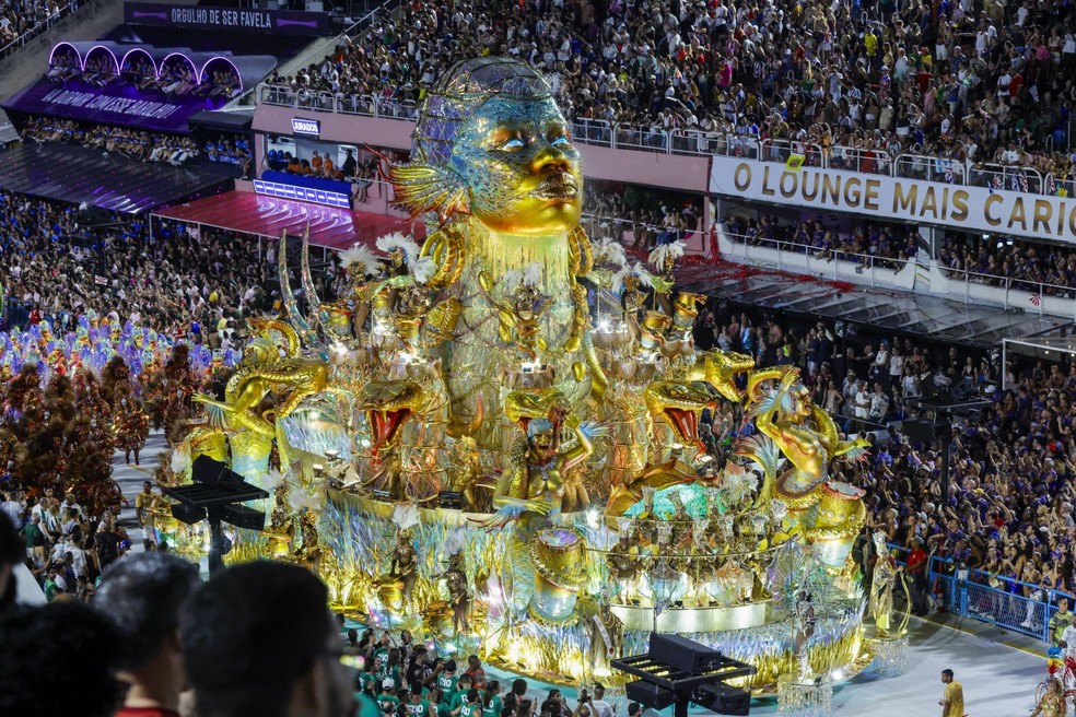 Desfile da Unidos do Viradouro — Foto: Domingos Peixoto / Agência O Globo