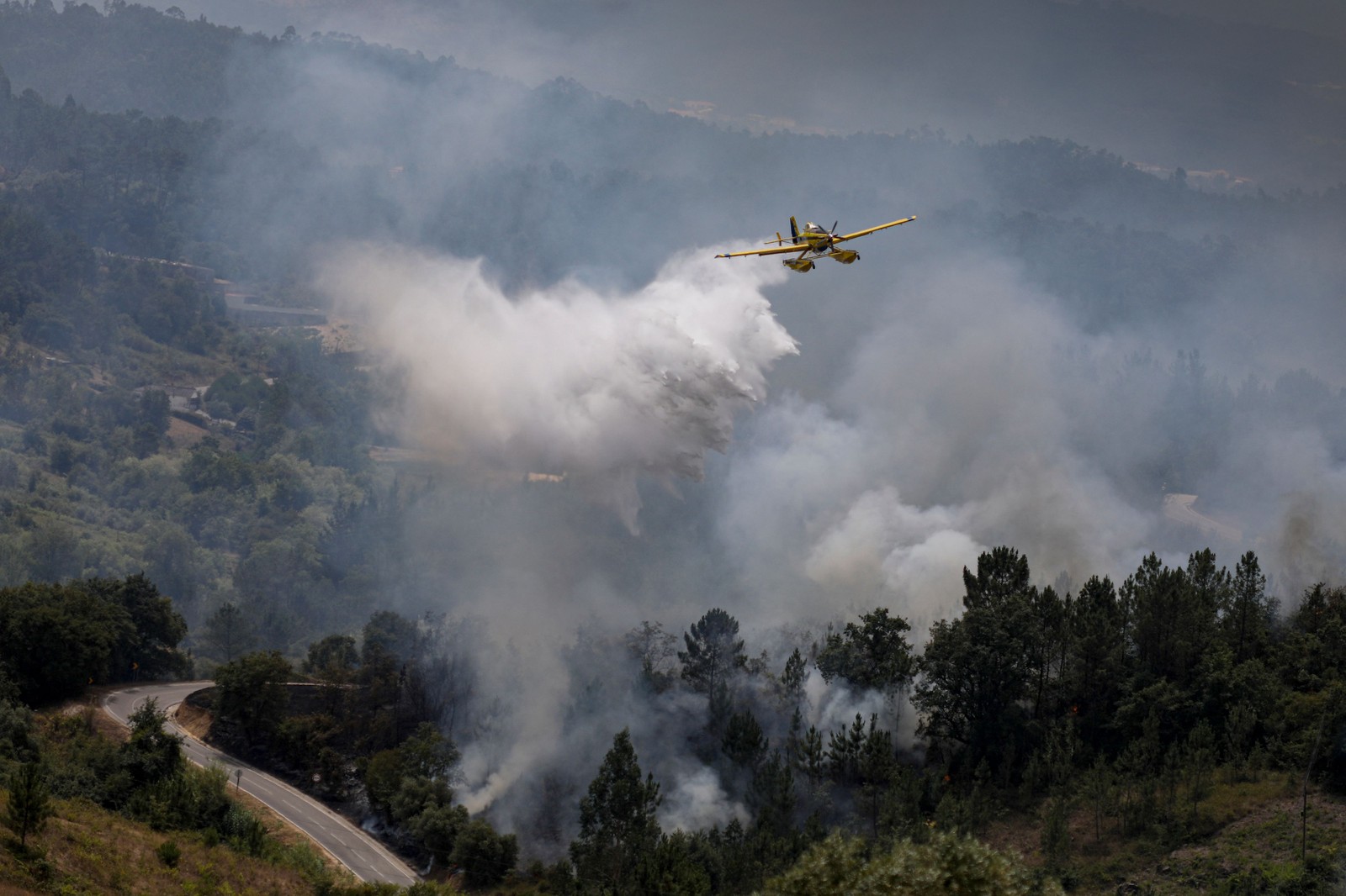 A Autoridade Nacional de Emergência e Proteção Civil informou que sete incêndios indicavam 'preocupação' — Foto: Pedro Rocha/ AFP