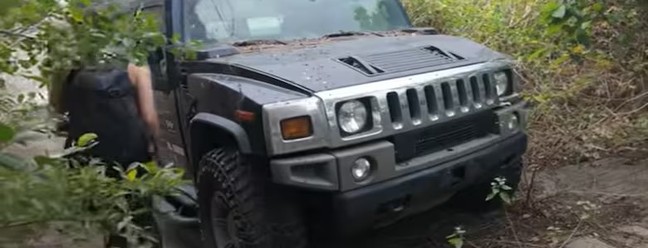 Vista frontal do Hummer H2 Stretch — Foto: Reprodução