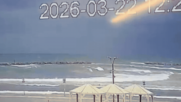 'Algo que nunca vou esquecer', diz surfista que viu mísseis caírem a metros de distância no mar em Tel Aviv; vídeo