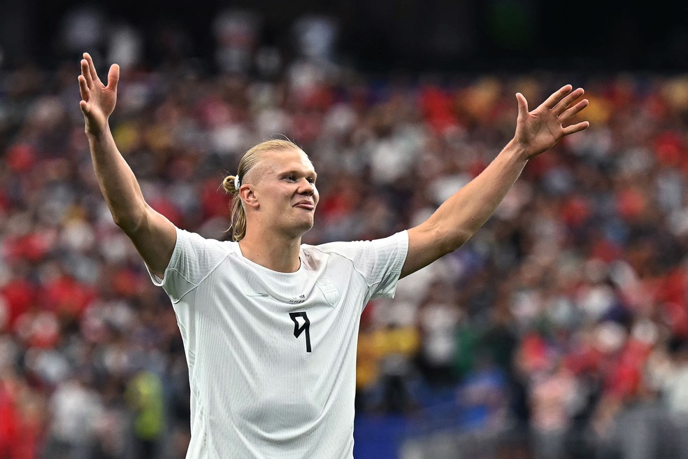 Haaland comemora gol da Noruega contra a Costa do Marfim pela Copa do Mundo — Foto: Paul Ellis / AFP