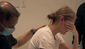 Céline Dion se emociona ao falar sobre condição neurológica rara em trailer de documentário
