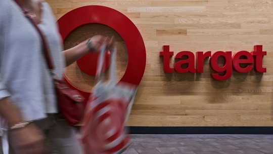 Após ameaças a funcionários, Target tira produtos com tema LGBTQIA+ de suas lojas