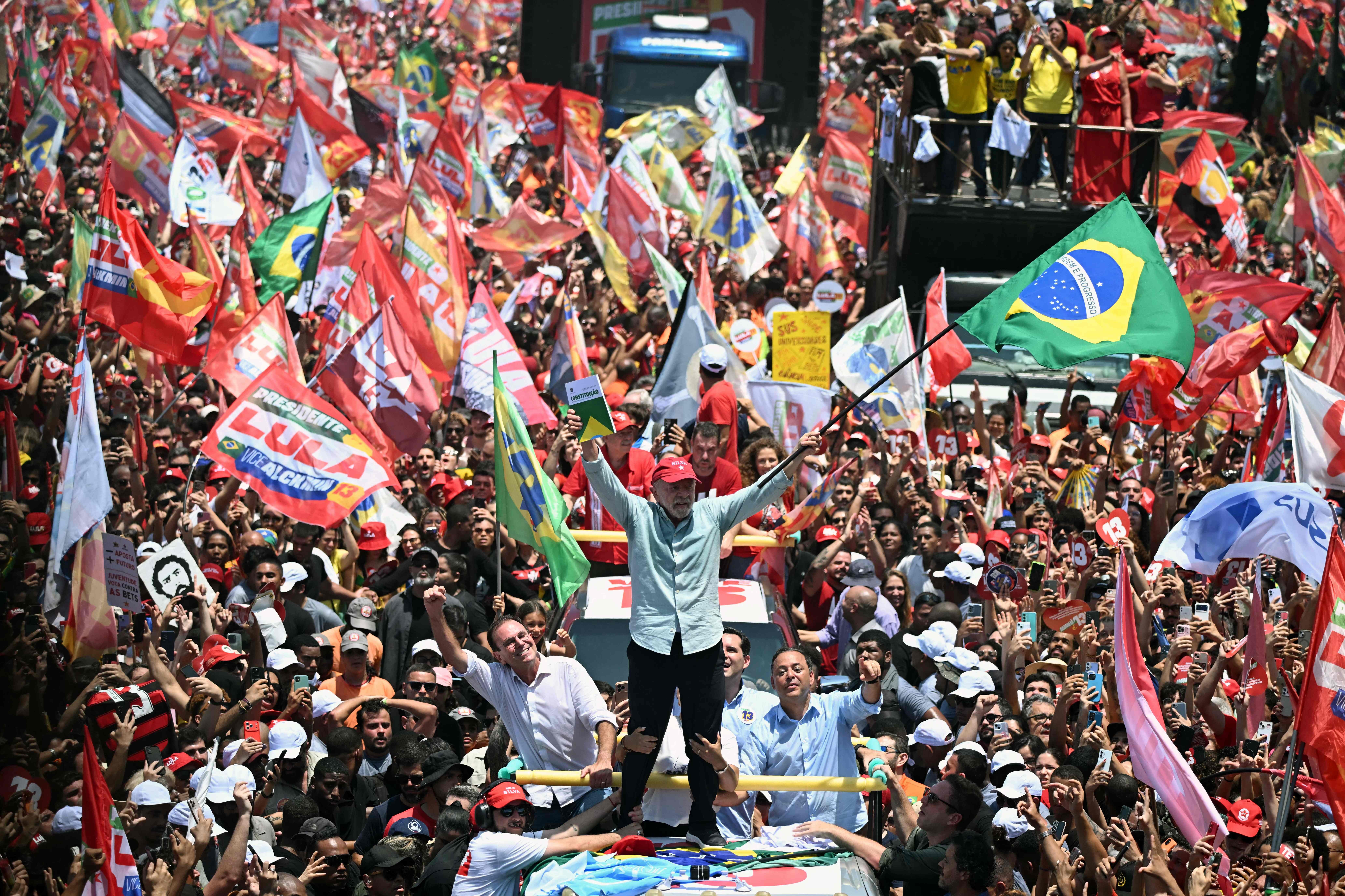Em ato no Rio na véspera do 2º turno, Lula chama Flávio de 'miliciano' e diz que povo quer mudança 'para melhor' - Foto