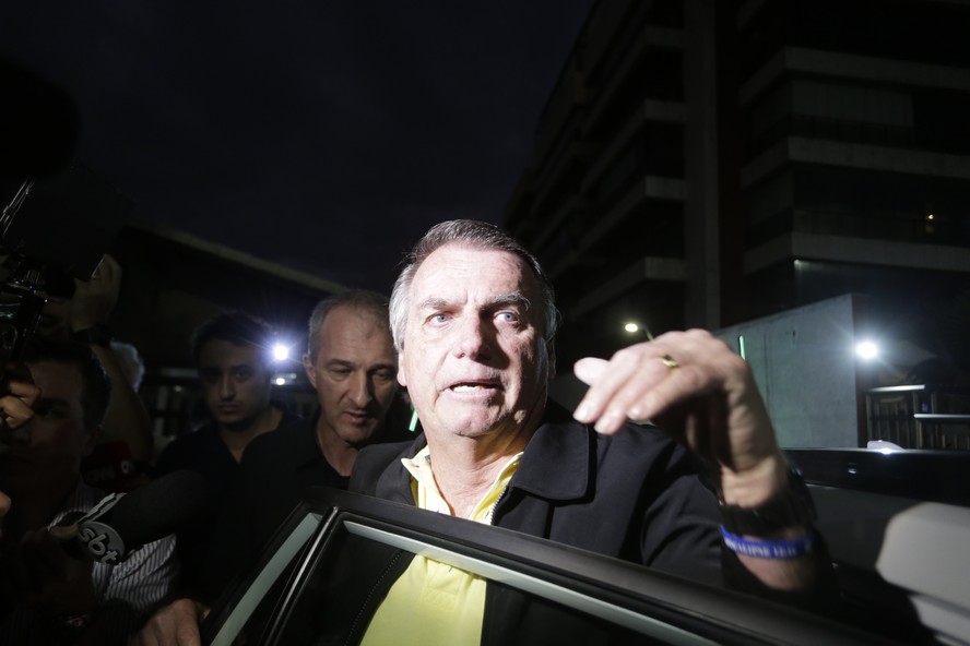 O ex-presidente Jair Bolsonaro em visita ao Rio, no dia em que era julgado pelo TSE