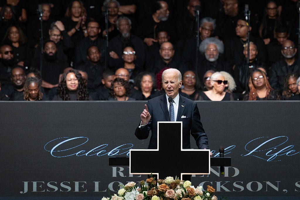Frase de Joe Biden no funeral de Jesse Jackson repercute nas redes: 'Sou muito mais inteligente que a maioria de voc&ecirc;s'