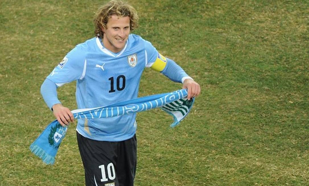 Uruguai anuncia Diego Forlán como técnico após a saída de Bielsa - QTU Questões do Universo