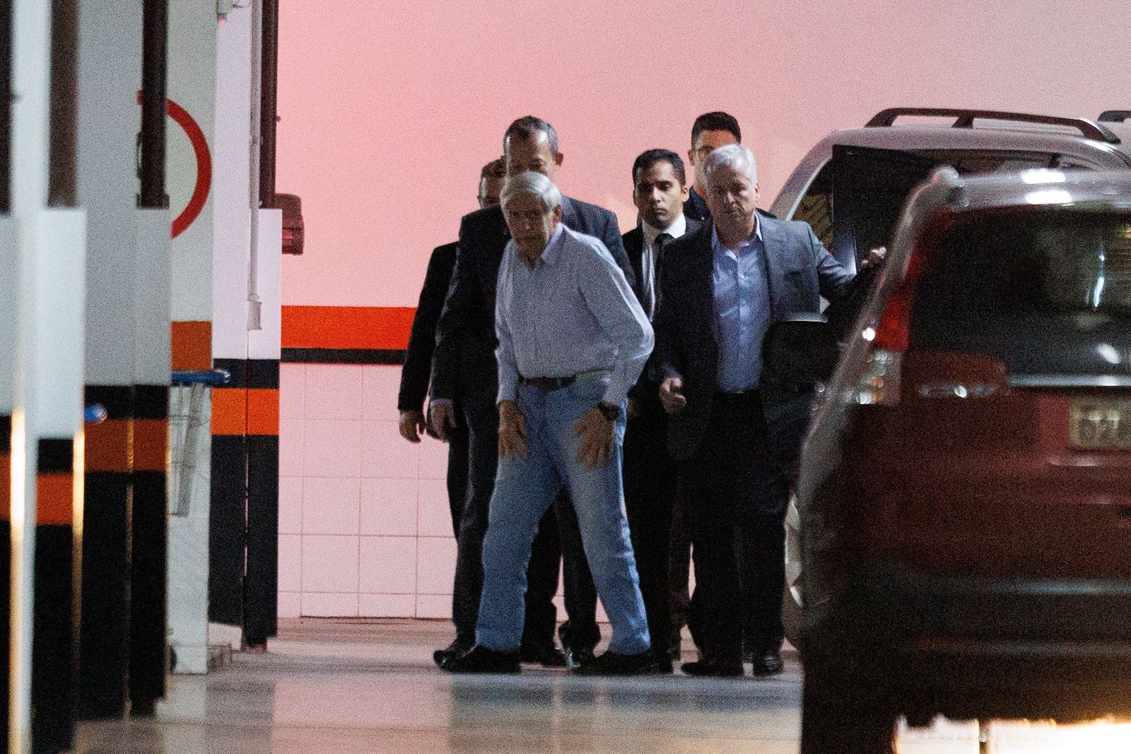 Heleno come&ccedil;a a cumprir pris&atilde;o domiciliar ap&oacute;s decis&atilde;o de Moraes; veja v&iacute;deo