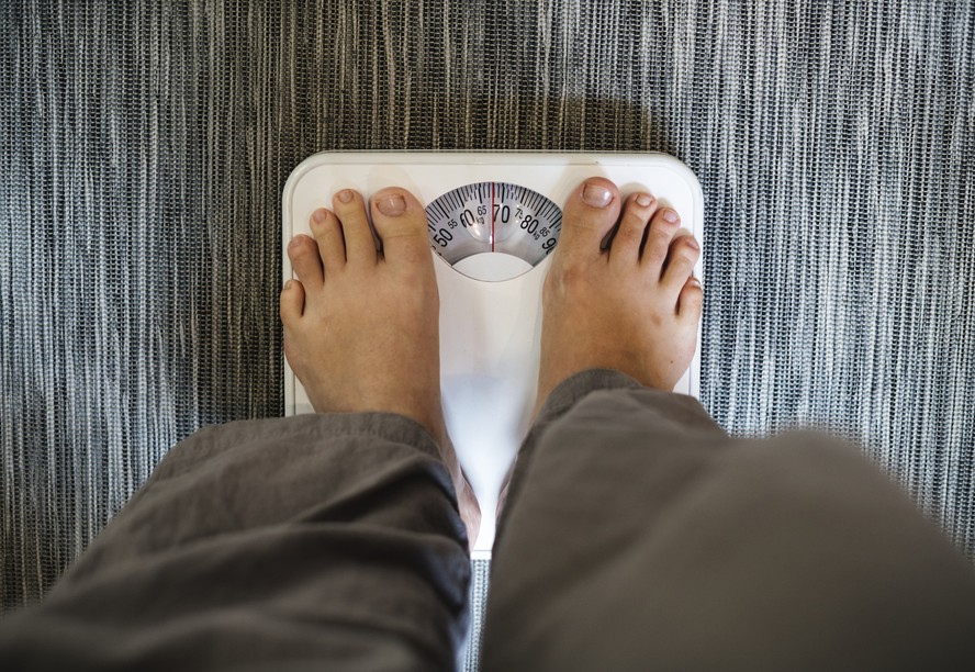 revistapazes.com - 4 hábitos que fazem engordar, mesmo que você se exercite e coma bem
