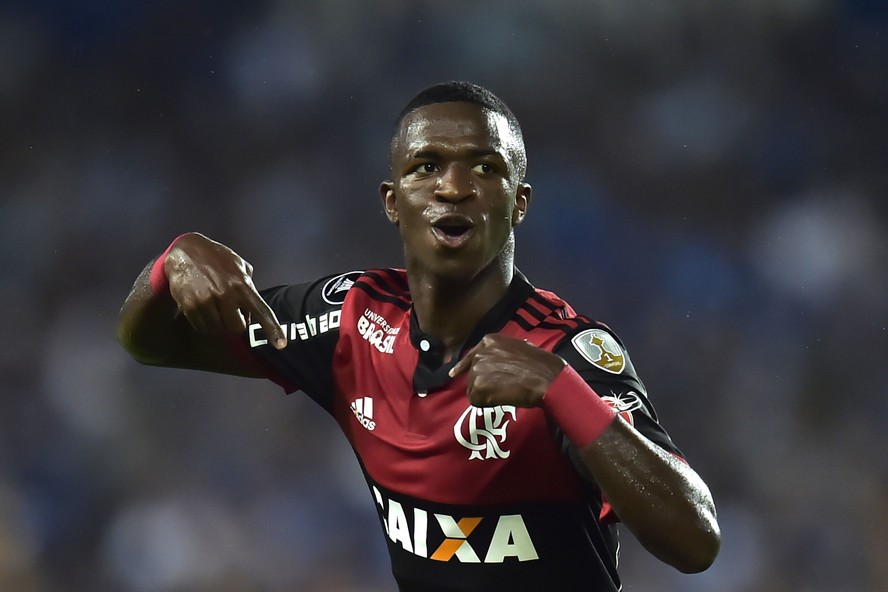 Vini Jr comemora gol pelo Flamengo na Libertadores de 2018