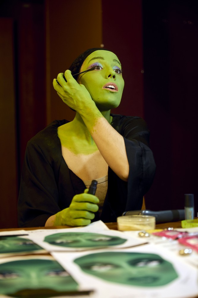Atriz Myra Ruiz Detalha Preparação Intensa para Papel Desafiador na Broadway