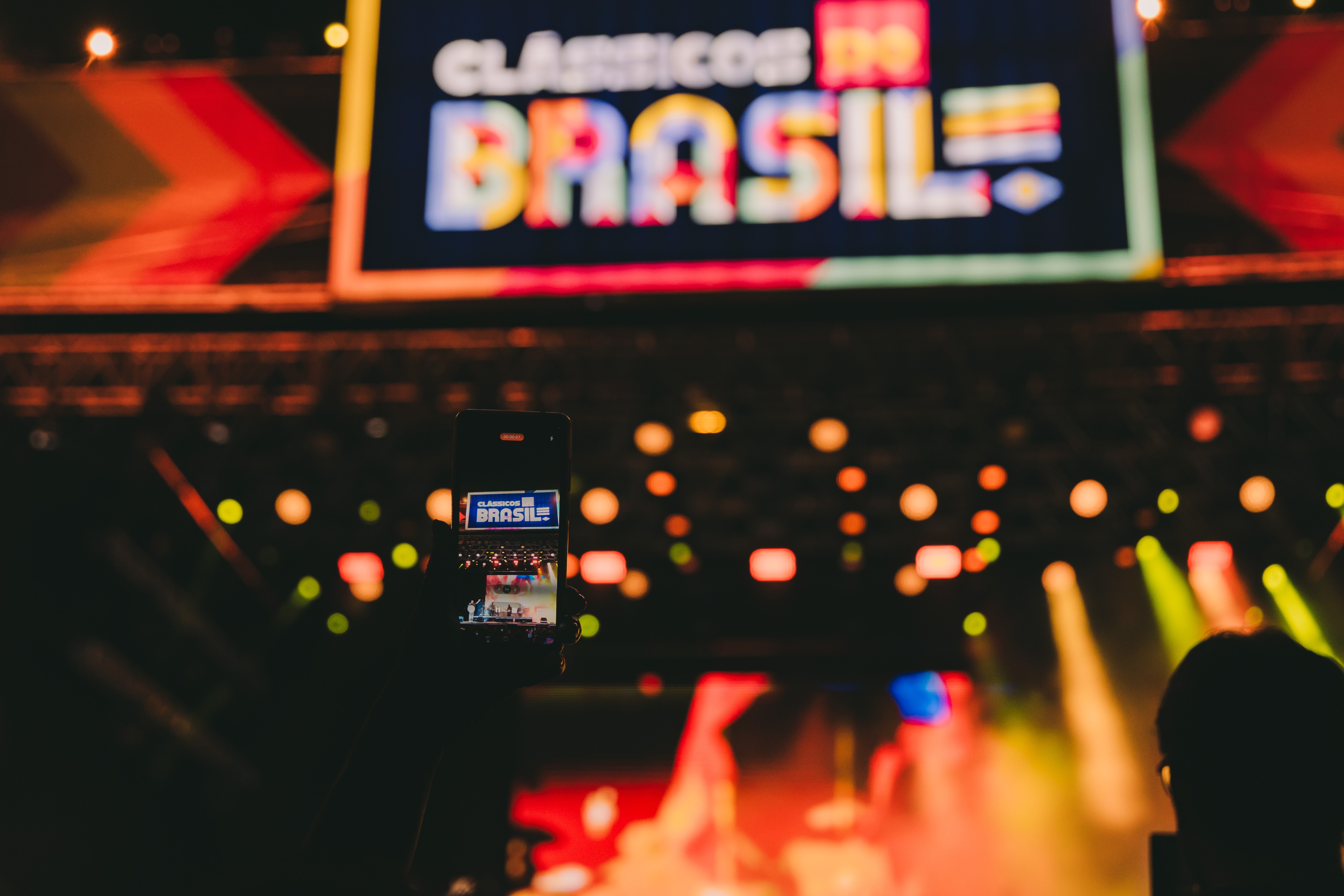 Clássicos do Brasil reúne Maria Bethânia, Caetano Veloso, Alceu Valença e grandes nomes da MPB em nova edição