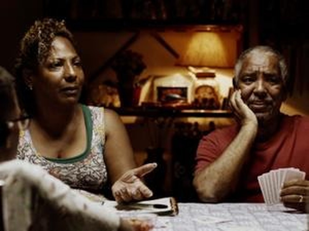 Rejane Faria e Carlos Francisco em 'Marte um' — Foto: Divulgação