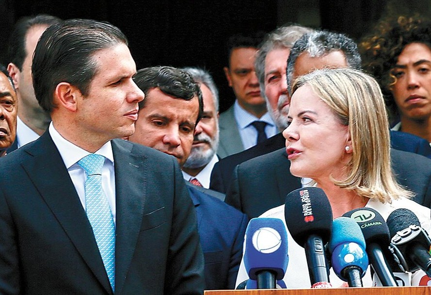 Gleisi Hoffmann tenta conter avanço de propostas polêmicas na Câmara sobre atuação da PF e leis contra o crime organizado