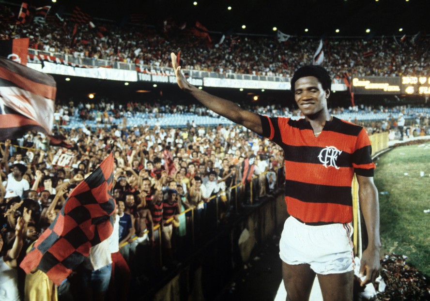 Adílio é o terceiro jogador com mais partidas disputadas na história do Flamengo