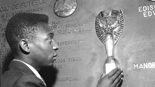 Pelé: Rei do futebol foi pioneiro em jogadas e dribles copiados