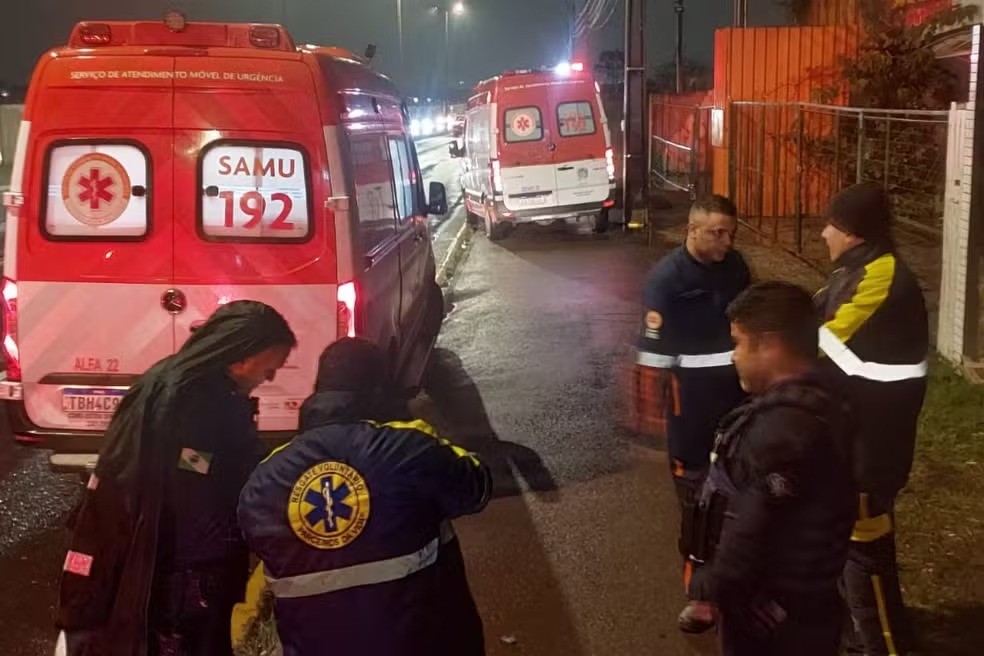 Socorrista do Samu é atropelado durante atendimento a acidente no PR; motorista fugiu após mostrar arma, diz testemunha