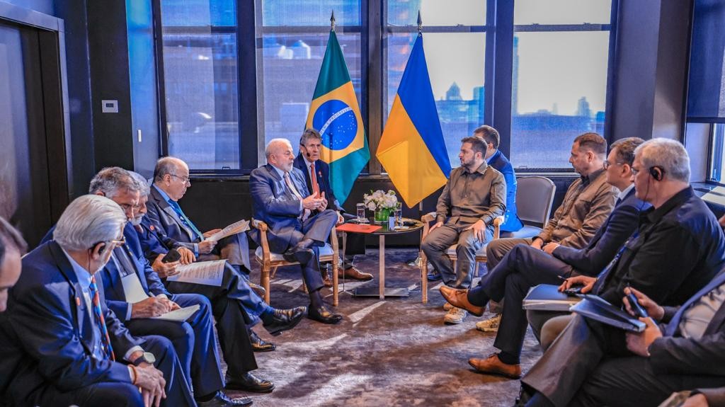 O presidente Lula e o presidente Volodymyr Zelensky, da Ucrânia, se reúnem no âmbito da Assembleia Geral da ONU, em Nova York — Foto: Ricardo Stuckert / Presidência do Brasil