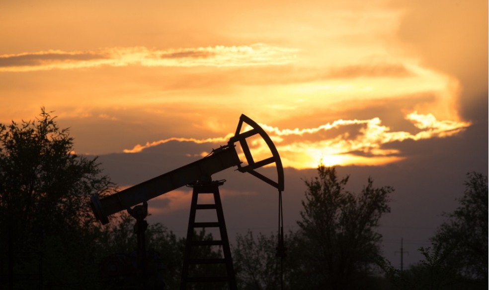 Perspectiva é que barril de petróleo se mantenha acima de US$ 100 por algum tempo — Foto: Bloomberg