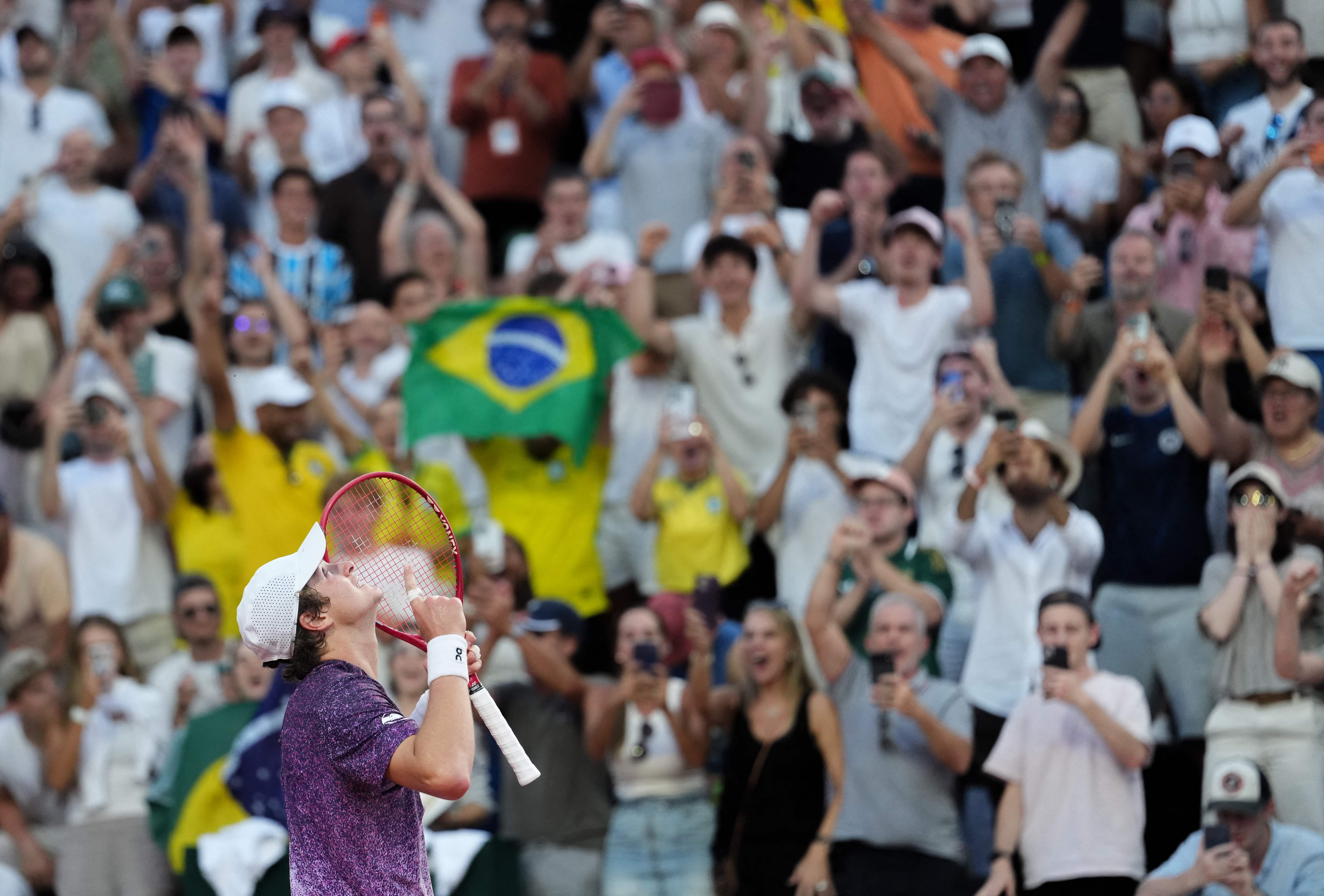 João Fonseca brilha em Roland Garros e desafia Djokovic