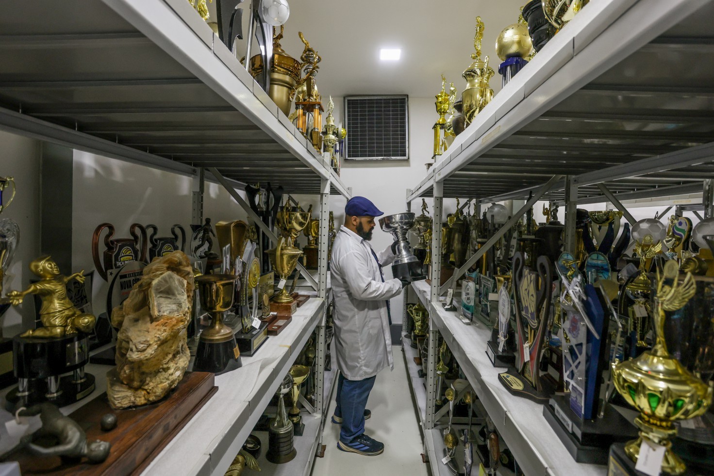 Reserva técnica do clube, na Gávea: sala dos troféus. Foto: Gabriel de Paiva/ Agência O Globo