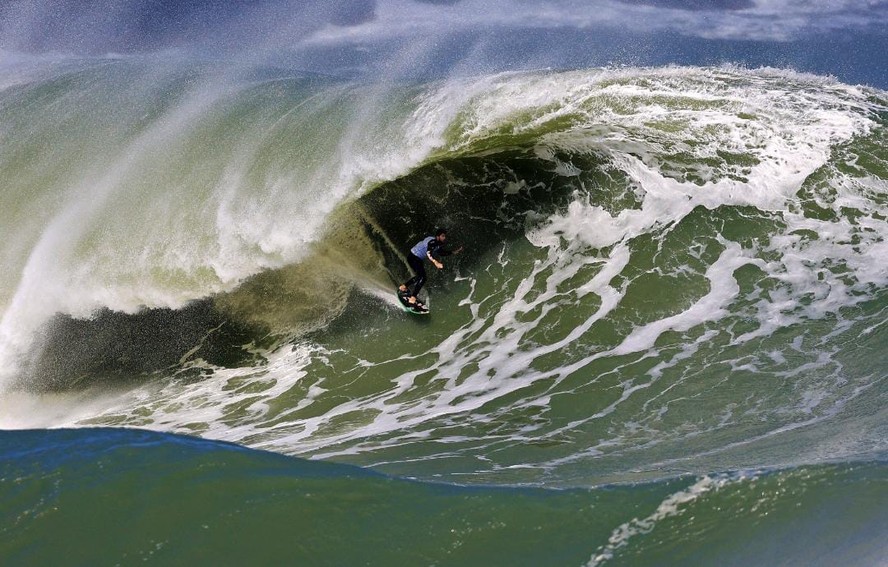 Ondas grandes: após espetáculo de surfistas, organização do