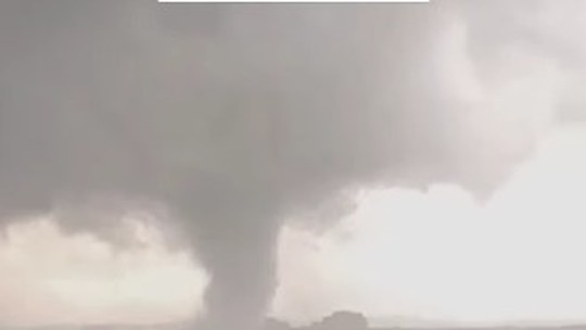 Vídeo mostra passagem de tornado no interior do Rio Grande do Sul; assista