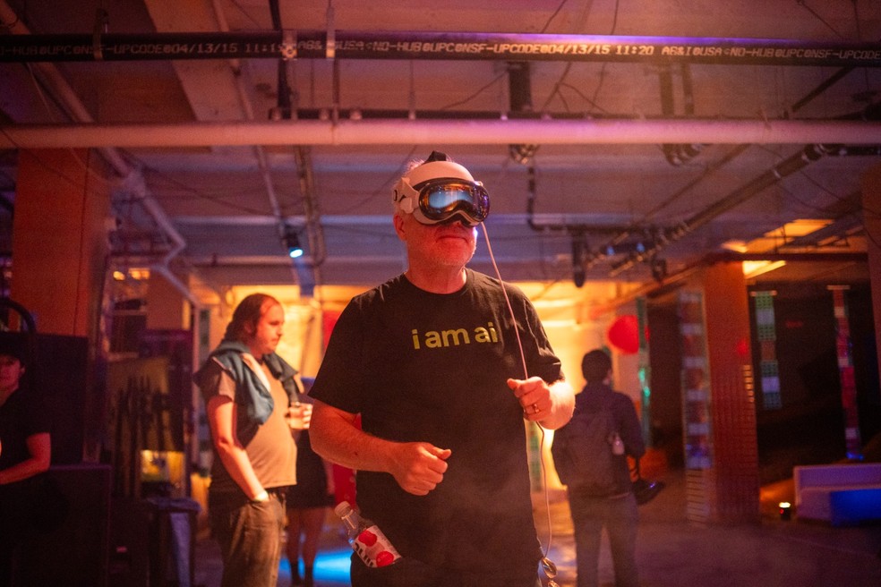 Robert Scoble, blogueiro de tecnologia, participa de um evento Ultimate Fighting Bots na Frontier Tower, em São Francisco — Foto: Minh Connors/The New York Times