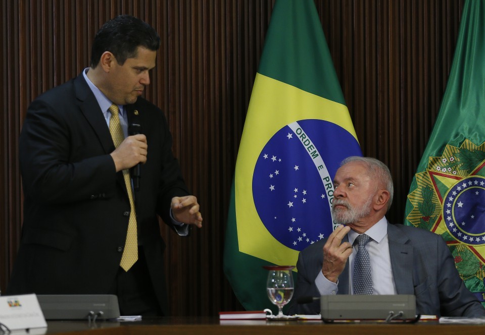 Lula vai ouvir Alcolumbre sobre indicado ao STF e faz gesto a magistrados, mas centraliza decisão, avaliam aliados
