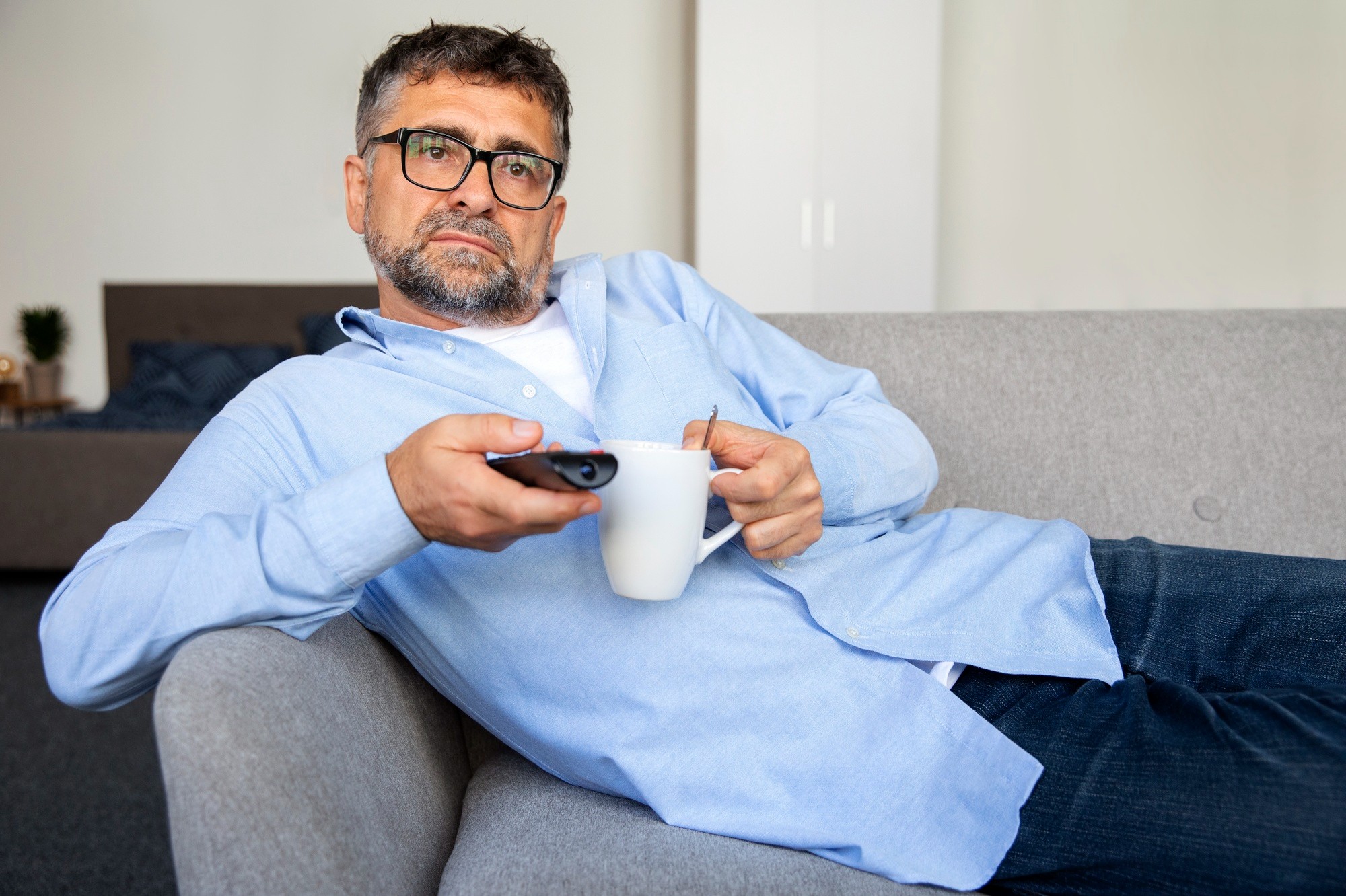 TV em excesso pode encolher cérebro de homens, diz estudo