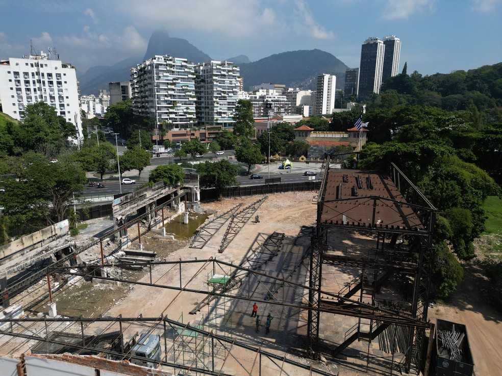 Obra em terreno do antigo Canecão seguem para criação de complexo multicultural. Imóvel da casa de show foi demolido — Foto: Márcia Foletto / Agência O Globo