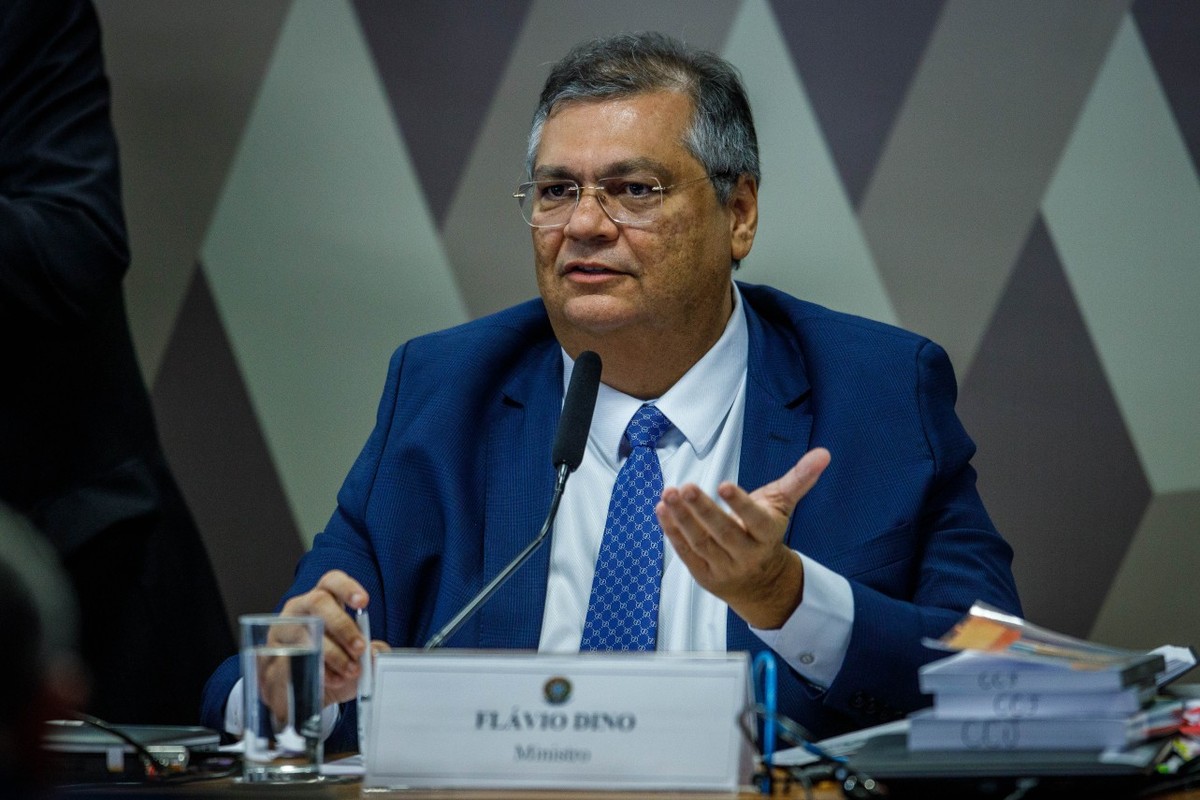 Dino diz que est&aacute; 'honrado' com ida ao STF, mas lamenta sa&iacute;da do governo: 'Gosto muito do que fa&ccedil;o'