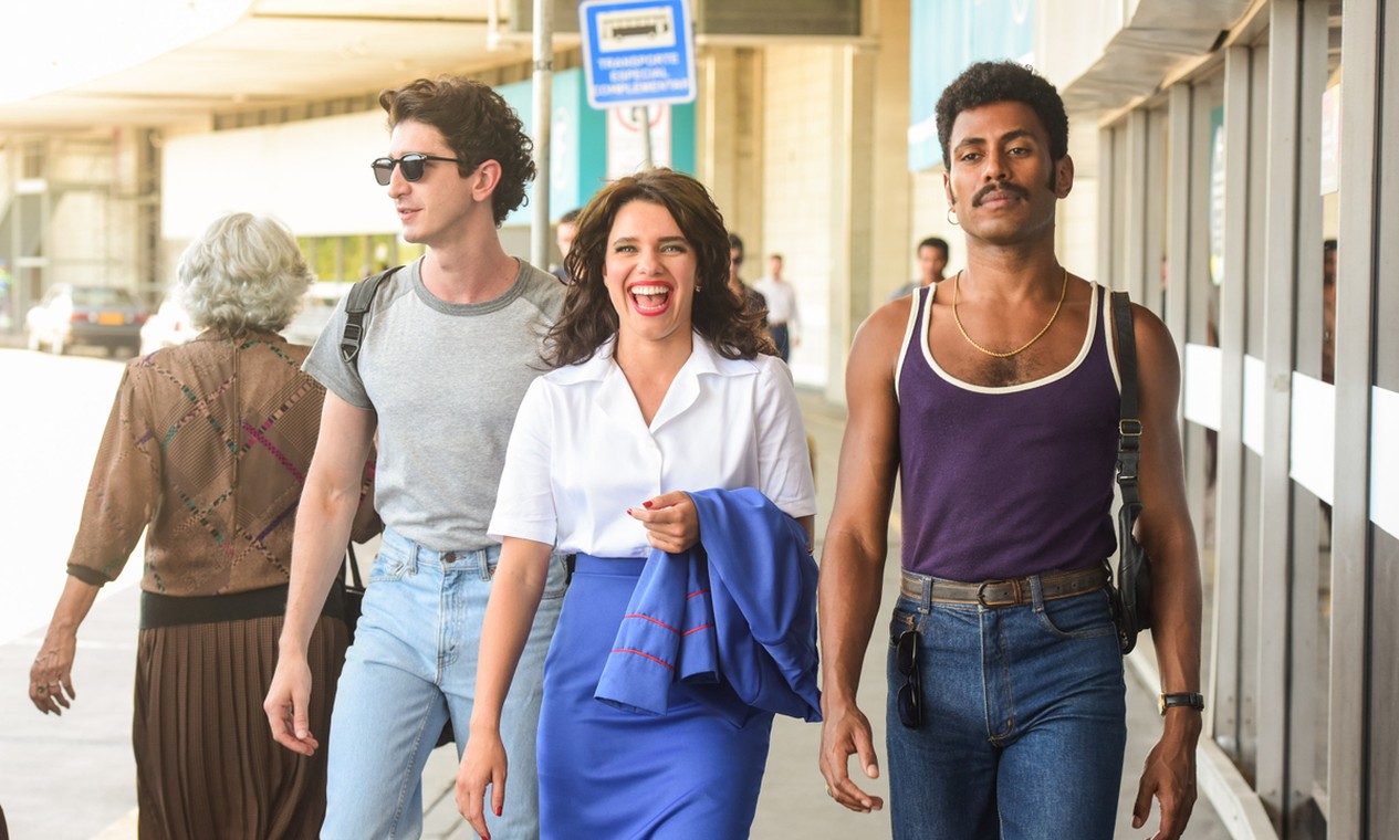 'Máscaras de oxigênio não cairão automaticamente', a série com Johnny Massaro e grande elenco que você não pode perder